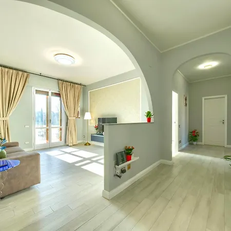 T&f House Comfortable With Private Parking Διαμέρισμα Σκαντίτσι
