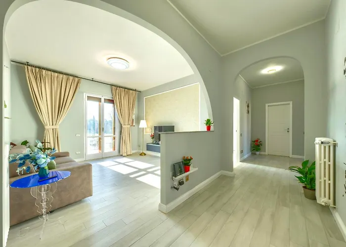 T&f House Comfortable With Private Parking דירה סקנדיצ'י